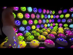 유원지 실내 다채로운 쾌활한 볼 게임 상호 작용하는 뛰어오르는 공 투상