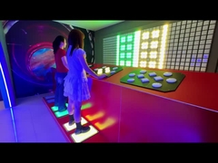 역동적인 건설 작업 활동을 특징으로 하는 대화형 푸시 버튼 챌린지