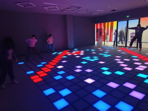 에 대한 최신 회사 뉴스 Interactive LED Floor Games: Bring Your Commercial Space to Life