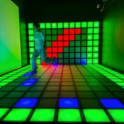 좋은 가격 공장 공급품 30x30cm 유선 인터랙티브 RGB 활성화 게임 LED 댄스 플로어 온라인으로