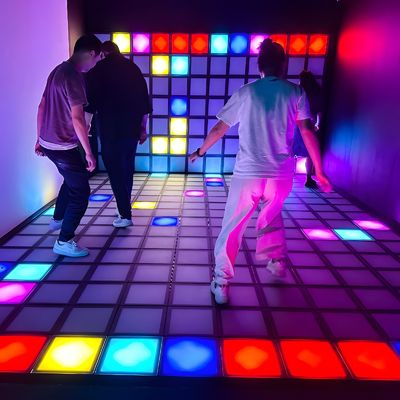 좋은 가격 RGB LED 댄스 플로어 타일 점핑 그리드 게임 슈퍼 그리드 오락 공원 온라인으로
