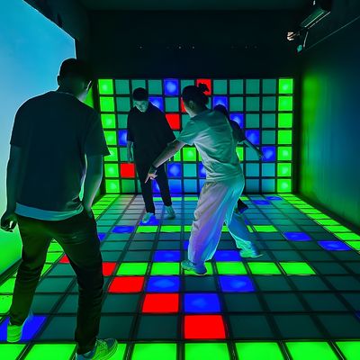 좋은 가격 LED 그리드 게임 라이트 실내 LED 터치 게임 바닥 메가 그리드 인터랙티브 게임 활성화 게임 시스템 온라인으로