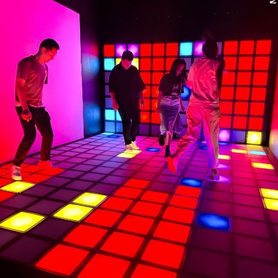 좋은 가격 점핑 게임 LED 댄스 플로어 타일 인터랙티브 게임 슈퍼 그리드 온라인으로