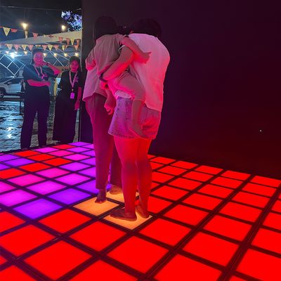 좋은 가격 LED 댄스 플로어 타일 점핑 그리드 인터랙티브 게임 슈퍼 그리드 온라인으로