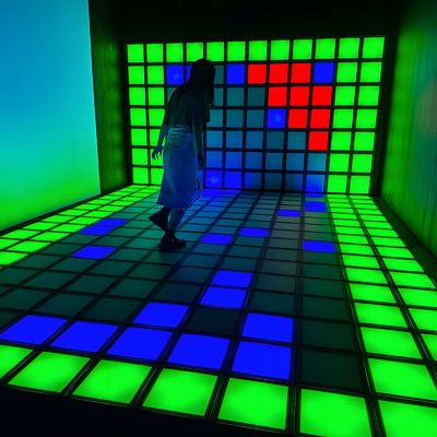 좋은 가격 휴대용 LED 바닥 인터랙티브 조명 활성화 게임실 패널 200 게임 프로그램 30x30cm 온라인으로