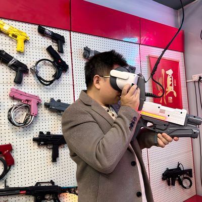 좋은 가격 가상현실 총기 사격 게임 기계, 성인용 몰입하는 VR 총기 경험 온라인으로