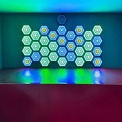 좋은 가격 새로운 액티브 게임룸 LED 센서 인듀스 인터랙티브 라이트 헥사곤 액티브 게임 아레나 온라인으로