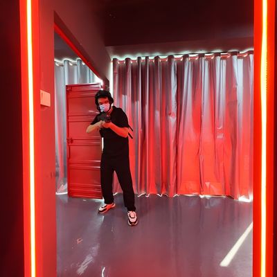 좋은 가격 상업용 라이브 액션 CS 총과 웨스트 멀티 플레이어 무선 레이저 태그 장비 온라인으로
