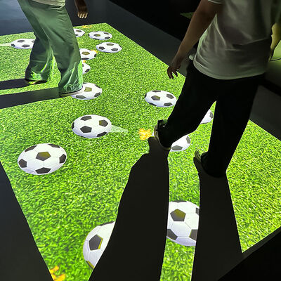 좋은 가격 Mobile Interactive Projection Machine with 4000 Lumens Brightness 80+ Games and 1280*800 Resolution 온라인으로