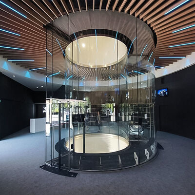 품질 놀이공원용 실내/실외 수직 풍동 (100-500kg 용량, 멀티플레이어 기능) 공장