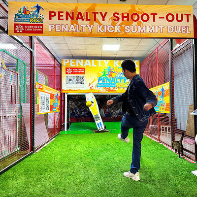 품질 인터랙티브 풋볼 골 챌린지 게임 4x8x3m 실내 발자국 1-4 플레이어 및 고강성 철 프레임 공장